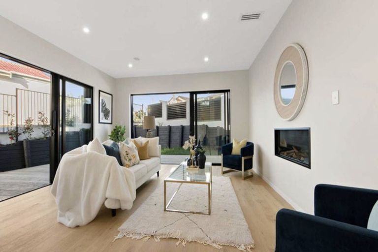 Photo of property in 47a Takutai Avenue, Half Moon Bay, Auckland, 2012