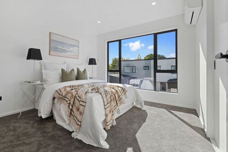 Photo of property in 2/12 William Street, Mangere East, Auckland, 2024