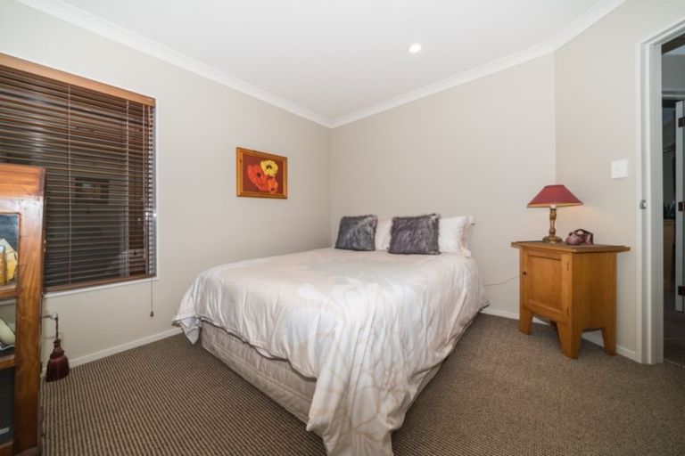 Photo of property in 87 Ruapehu Drive, Fitzherbert, Palmerston North, 4410