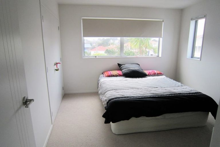 Photo of property in 10a Fraser Road, Narrow Neck, Auckland, 0624