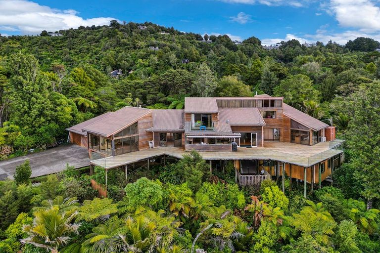 Photo of property in 922 West Coast Road, Waiatarua, Auckland, 0604