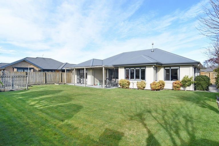 Photo of property in 8 Sheraton Place, Redwood, Christchurch, 8051