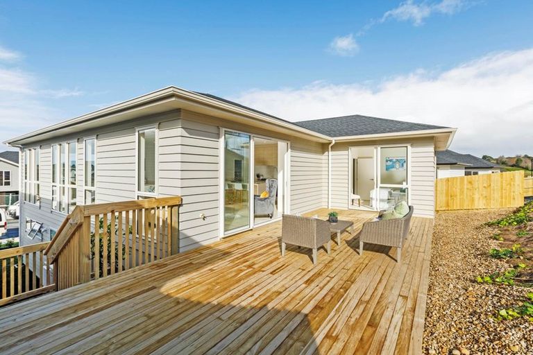 Photo of property in 98 Godfrey Drive, Orewa, 0931