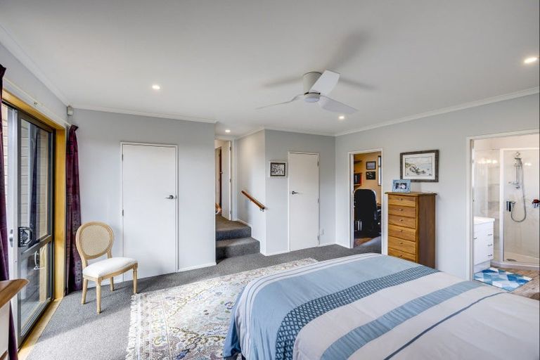 Photo of property in 104 Brookvale Road, Havelock North, 4130