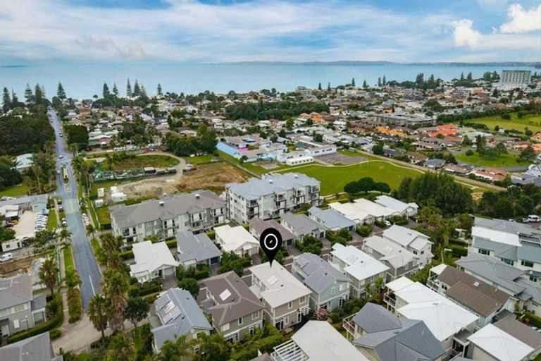 Photo of property in 15 Landmark Terrace, Orewa, 0931