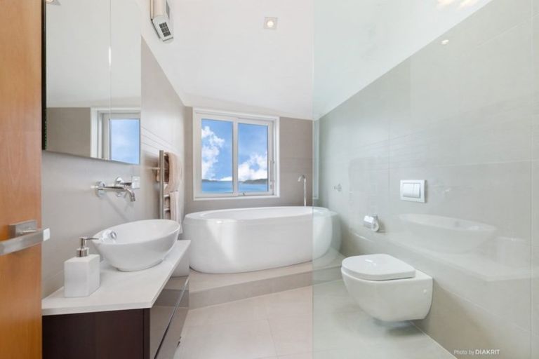 Photo of property in 21 Bendigo Grove, Newlands, Wellington, 6037