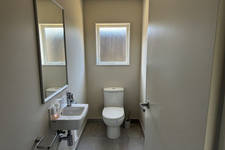 Photo of property in 5 Bishop Street, Green Bay, Auckland, 0604