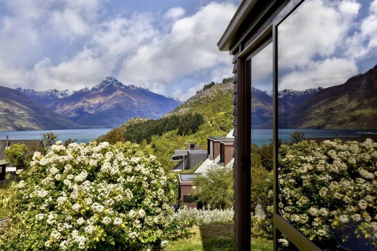 Photo of property in 24 Williams Street, Sunshine Bay, Queenstown, 9300