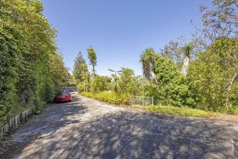 Photo of property in 323 Glenfield Road, Glenfield, Auckland, 0629