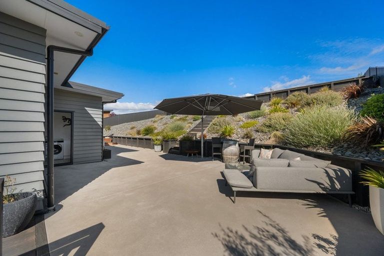 Photo of property in 71 Stratford Drive, Mount Pisa, Cromwell, 9383