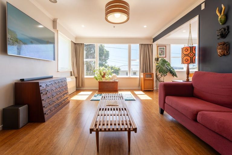 Photo of property in 97a Glanmire Road, Newlands, Wellington, 6037