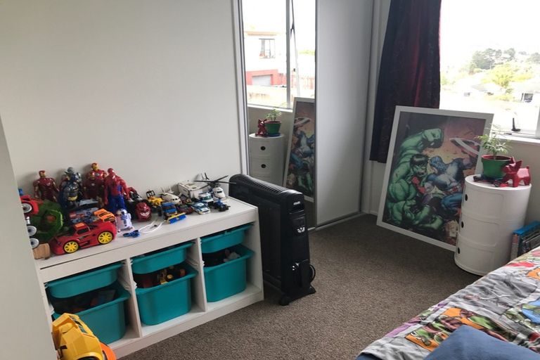 Photo of property in 2/48 Sandgate Avenue, Botany Downs, Auckland, 2010