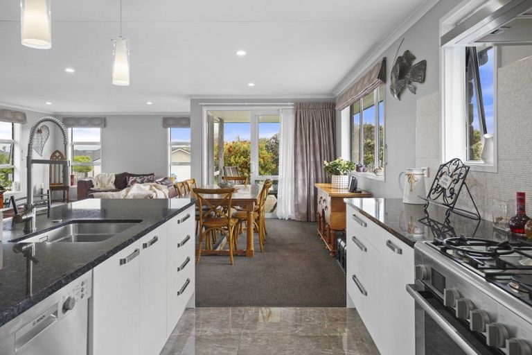 Photo of property in 43 Lakeside Terrace, Omokoroa, 3114