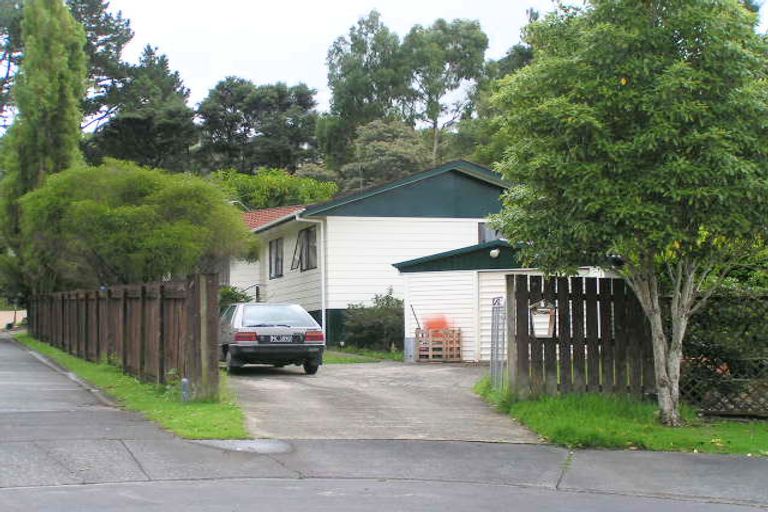 Photo of property in 13 Glenfinn Place, Massey, Auckland, 0614