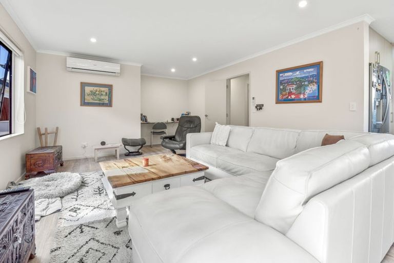 Photo of property in 21 Maylee Crescent, Gulf Harbour, Whangaparaoa, 0930