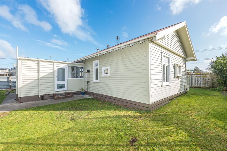 Photo of property in 2 Moore Avenue, Tawhero, Whanganui, 4501