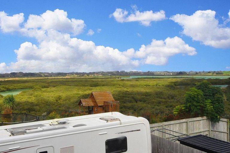 Photo of property in 41 Bayvista Drive, Karaka, Papakura, 2113