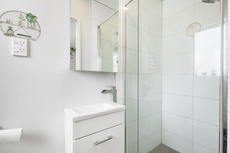 Photo of property in 5/11 Ray Small Drive, Papakura, 2110