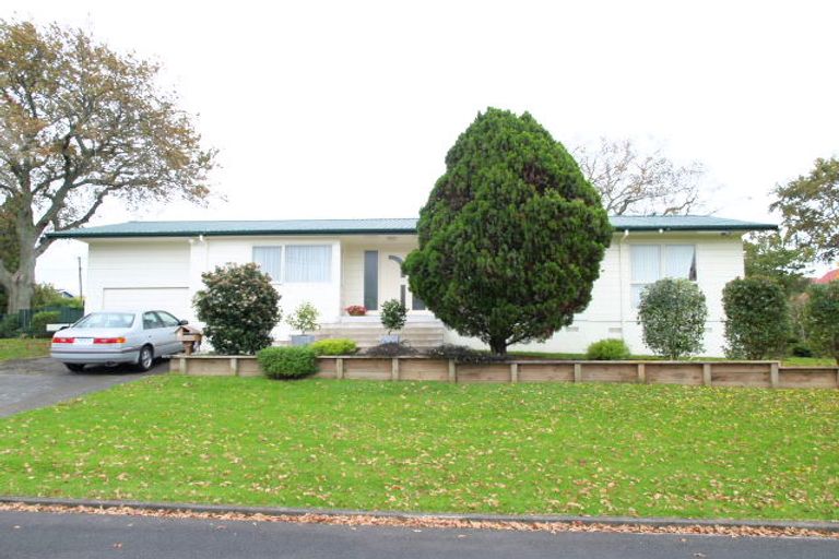 Photo of property in 6 Luplau Crescent, Cockle Bay, Auckland, 2014