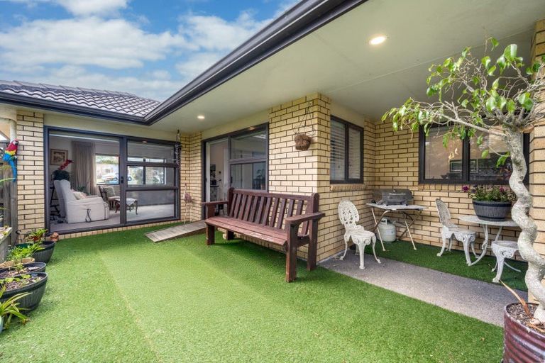 Photo of property in 8 Lamia Place, The Gardens, Auckland, 2105