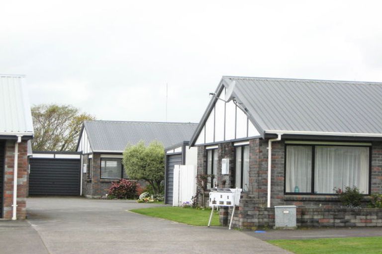 Photo of property in 219/2 Coronation Avenue, Welbourn, New Plymouth, 4310