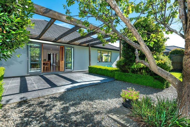 Photo of property in 12 Sheraton Place, Redwood, Christchurch, 8051