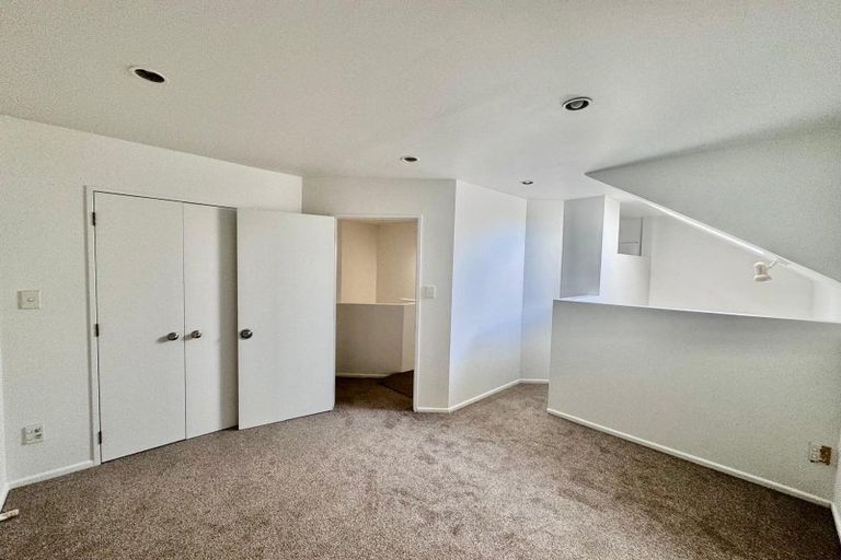 Photo of property in 25 Montilla Place, Manurewa, Auckland, 2102