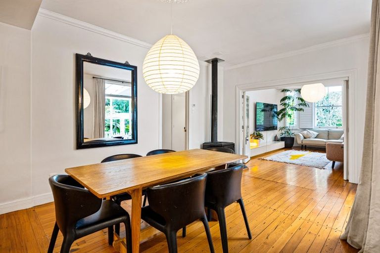 Photo of property in 1-9 Deirdre Place, Titirangi, Auckland, 0604