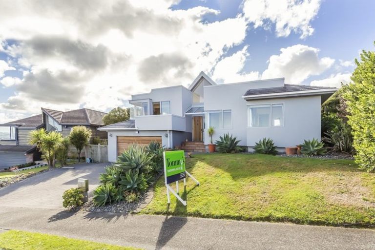 Photo of property in 8 Dornoch Place, Papakowhai, Porirua, 5024