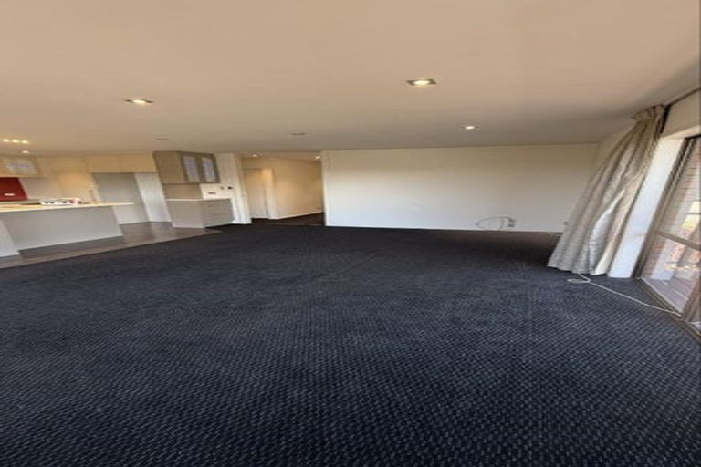 Photo of property in 40 Whangaparaoa Road, Red Beach, 0932