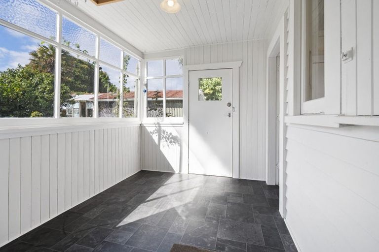 Photo of property in 11 Lyndhurst Street, Takaro, Palmerston North, 4412