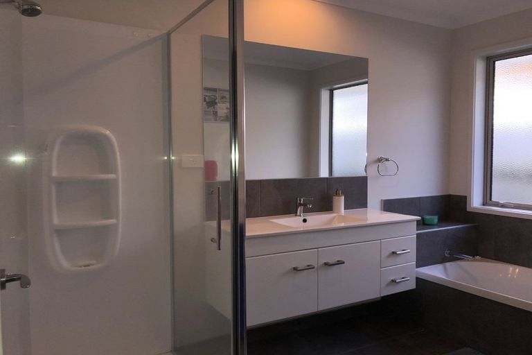 Photo of property in 31 Rochfort Crescent, Pyes Pa, Tauranga, 3112