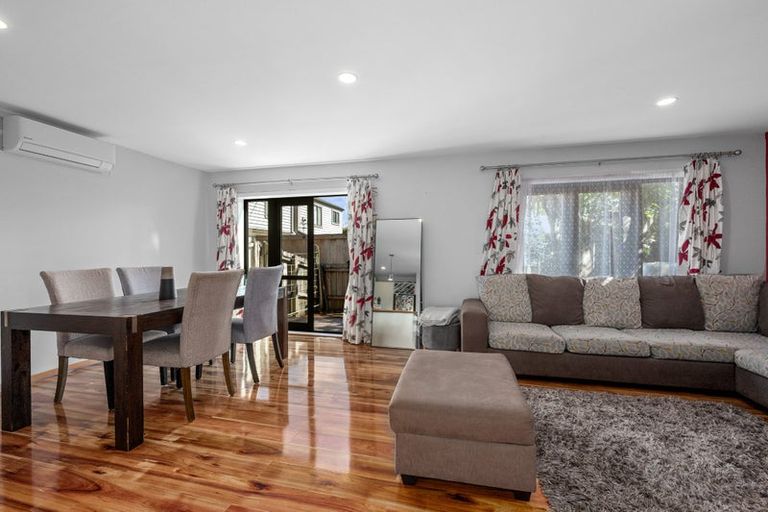 Photo of property in 1/23 Fields Parade, Oteha, Auckland, 0632