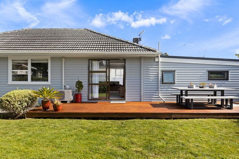 Photo of property in 27 Roby Street, Te Atatu Peninsula, Auckland, 0610