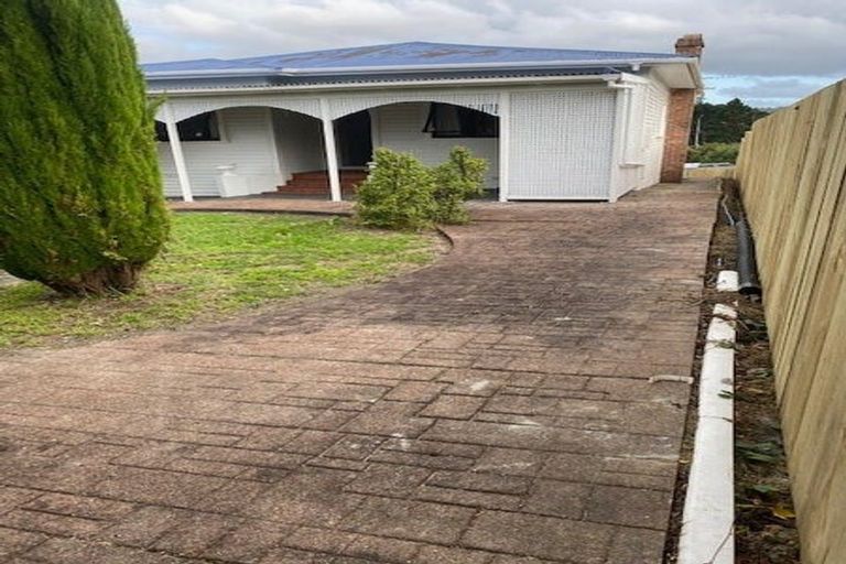 Photo of property in 1072 Great North Road, Point Chevalier, Auckland, 1022
