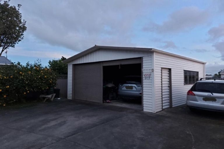 Photo of property in 15 Litchfield Place, Clarks Beach, 2122