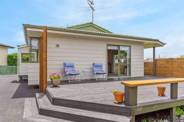 Photo of property in 3 Glenhaven Place, Te Atatu Peninsula, Auckland, 0610
