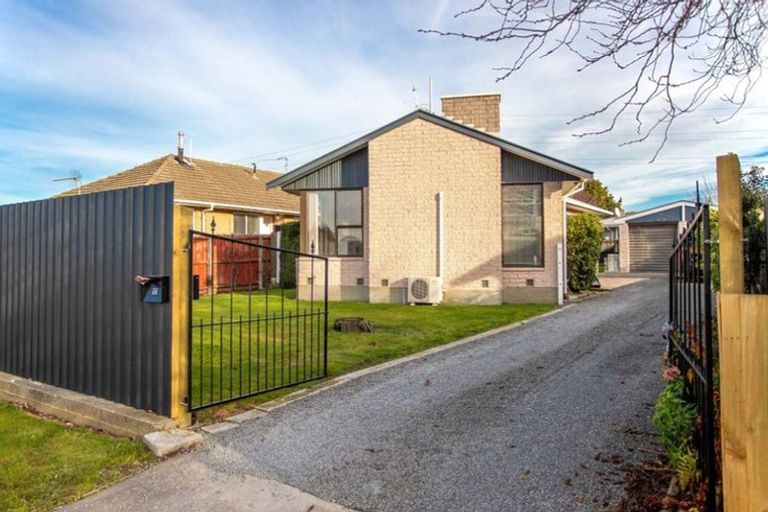 Photo of property in 17 Skerten Avenue, Hornby, Christchurch, 8042