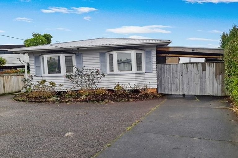 Photo of property in 110 Tiroroa Avenue, Te Atatu South, Auckland, 0610