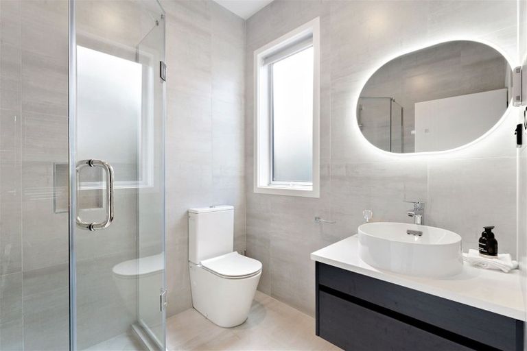 Photo of property in 37 Nobilo Road, Kumeu, 0810