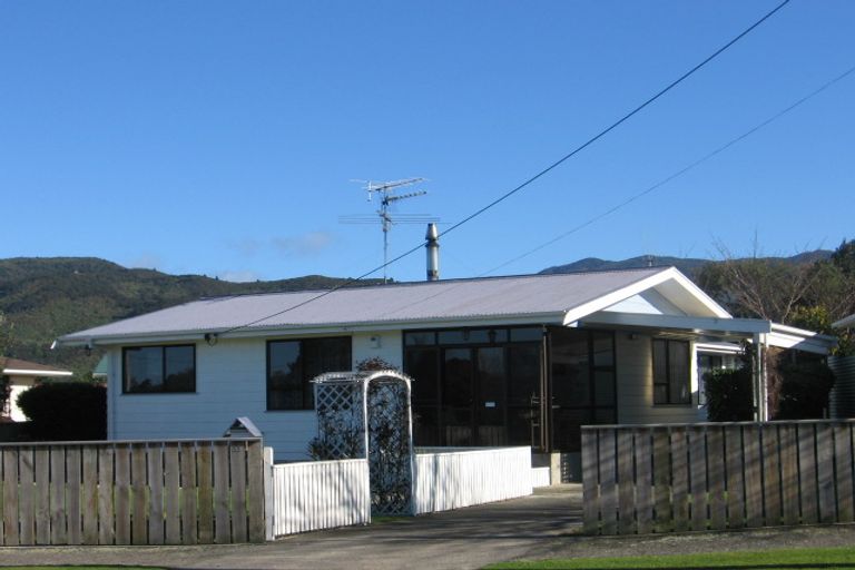 Photo of property in 32 Wallace Street, Featherston, 5710