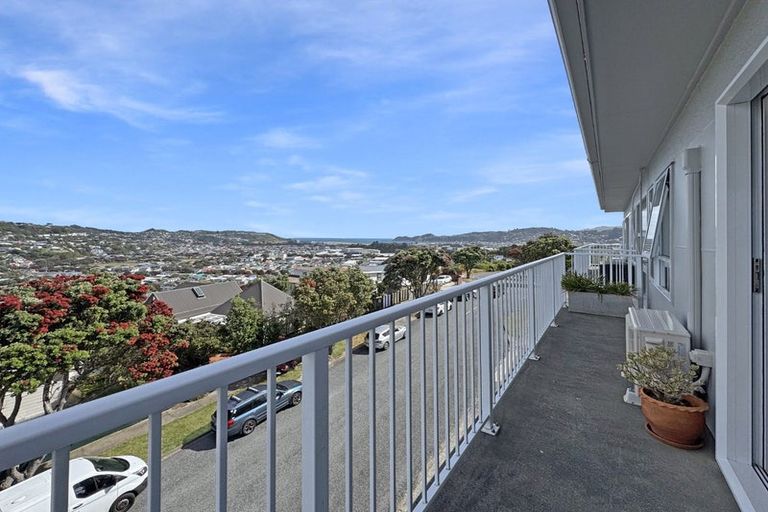 Photo of property in 6/32 Akaroa Drive, Maupuia, Wellington, 6022