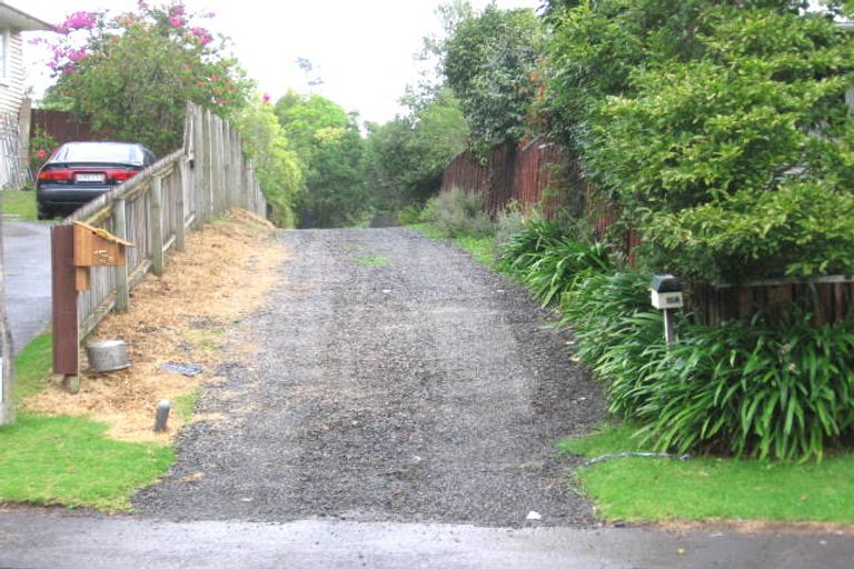 Photo of property in 15a Lucinda Place, Glen Eden, Auckland, 0602