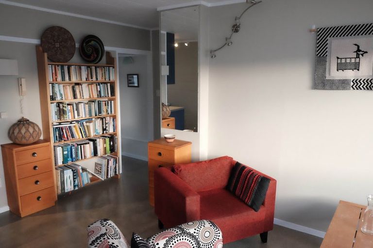 Photo of property in Melksham Towers, 901/131 Brougham Street, Mount Victoria, Wellington, 6011