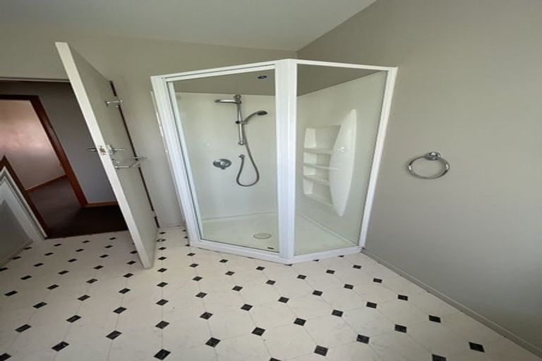 Photo of property in 33 Pahiatua Street, Hokowhitu, Palmerston North, 4410