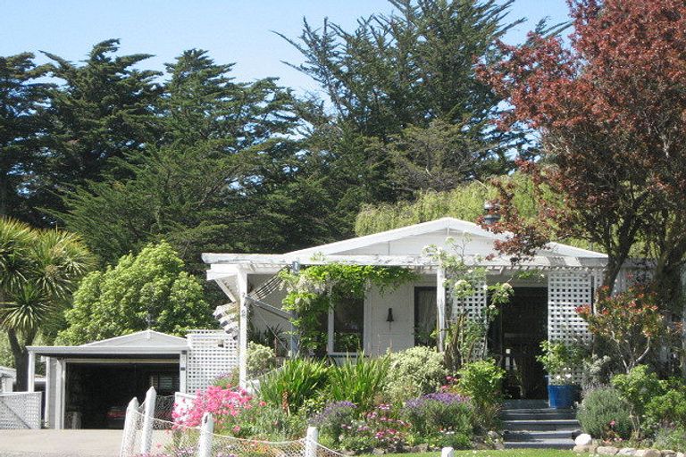 Photo of property in 2 Rotten Row, Waikuku Beach, 7473