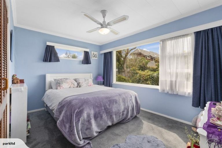 Photo of property in 13 Whites Line West, Woburn, Lower Hutt, 5010