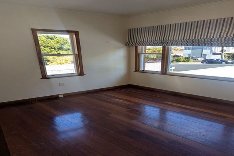 Photo of property in 1/11 Forrest Hill Road, Milford, Auckland, 0620