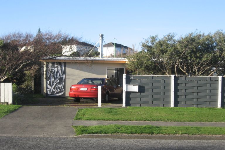 Photo of property in 27 Kapiti Crescent, Titahi Bay, Porirua, 5022