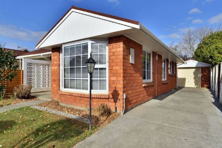 Photo of property in 1/9 Lombard Place, Avonhead, Christchurch, 8042